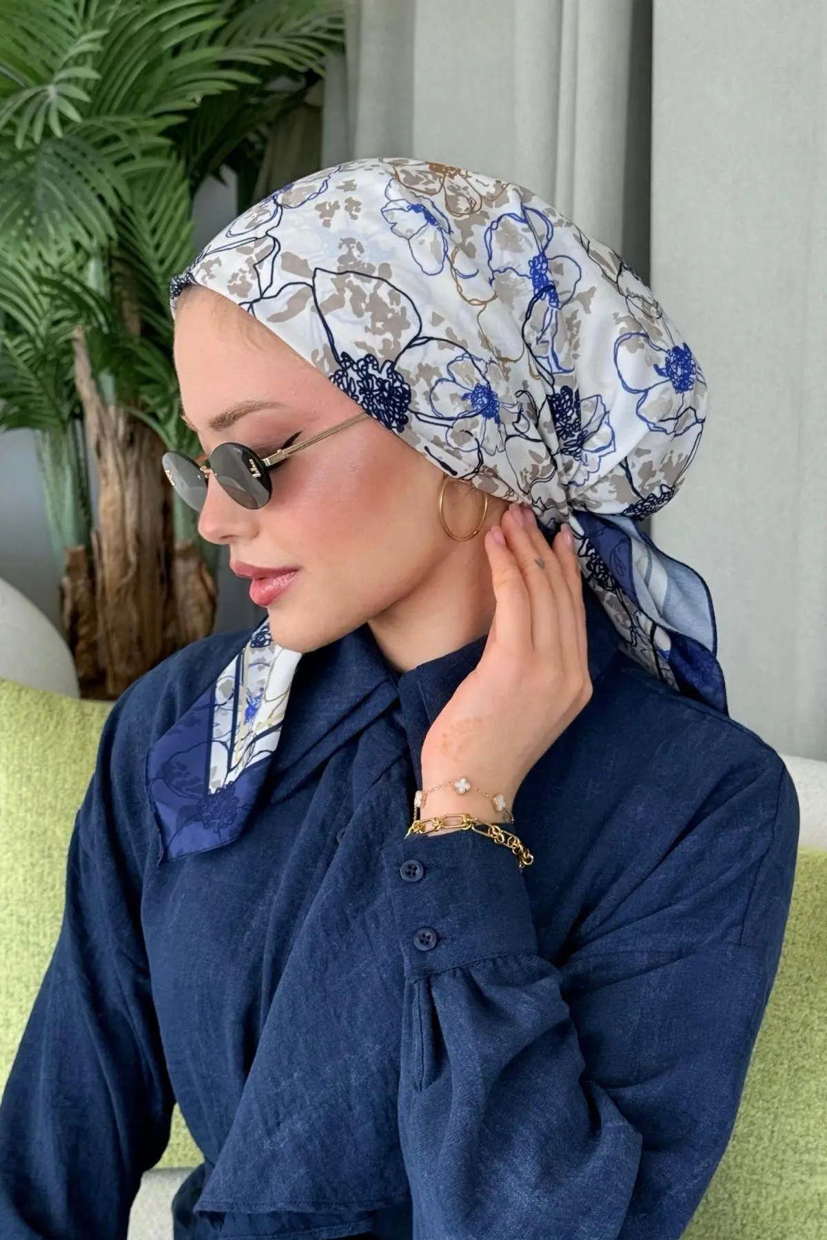 Lily Dijital Desenli Eşarp Lacivert